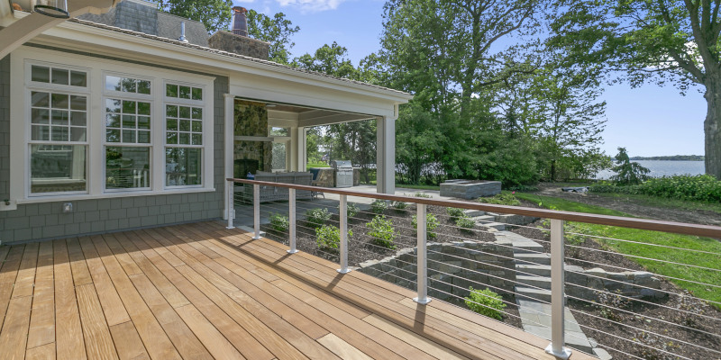 Deck Builder in Highlands, Texas