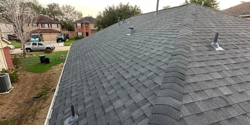 Roofing Contractor in Highlands, Texas